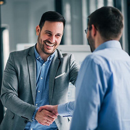 two-businessmen-shaking-hands-easy-fund-raising